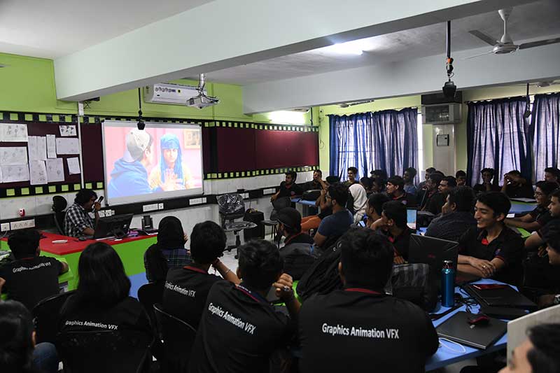 Turma de alunos estudando efeitos visuais