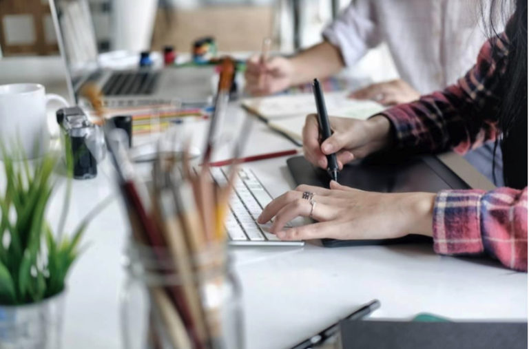 Animadores trabalhando em escritório